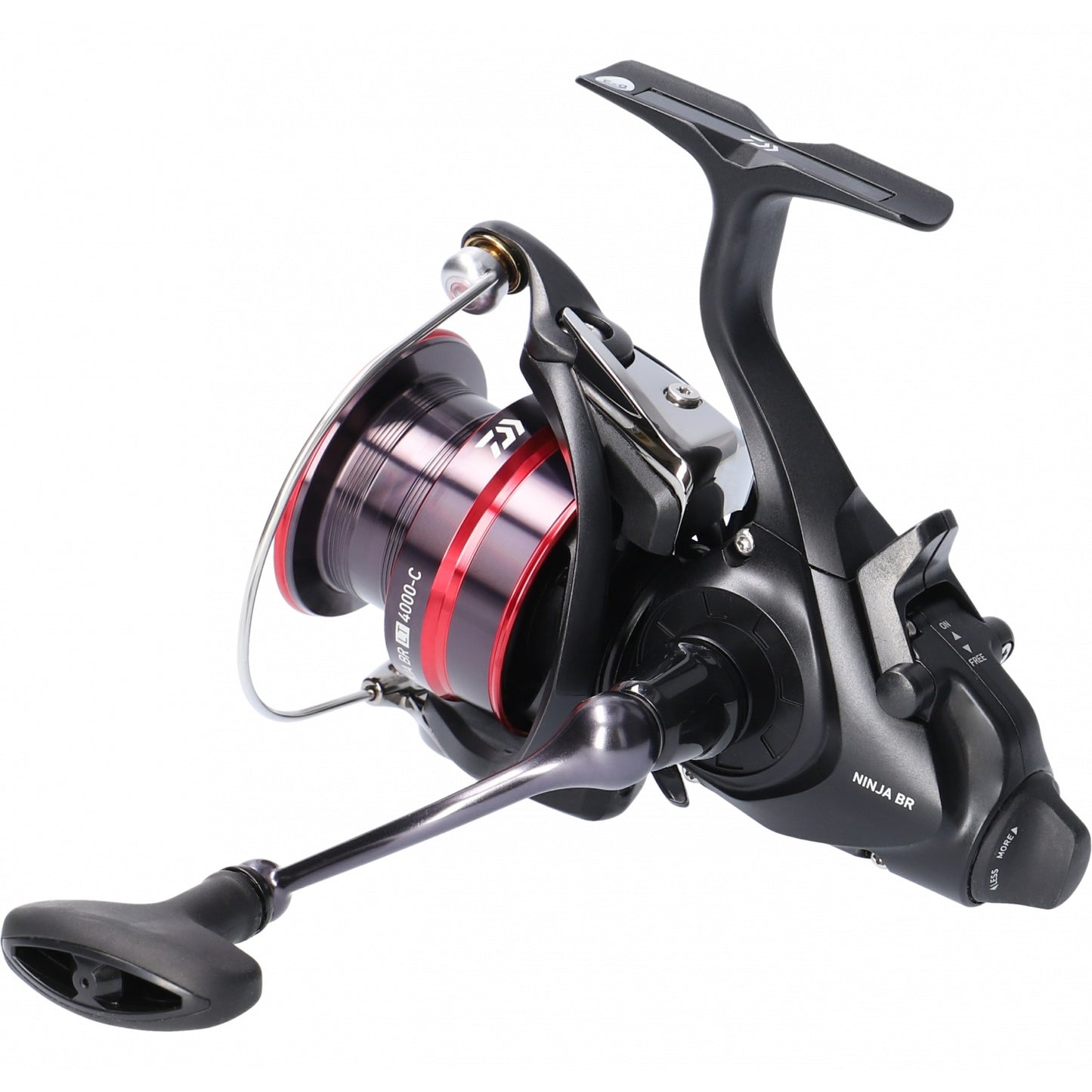 Макара DAIWA 20 NINJA BAITRUNNER LT - риболовна макарa с червени детайли и здрава конструкция