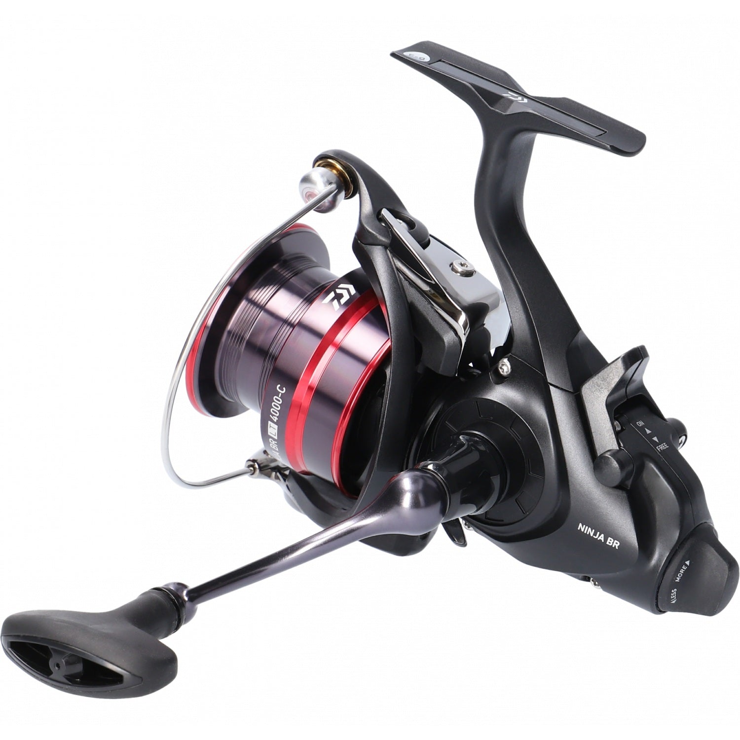 Макара DAIWA 20 NINJA BAITRUNNER LT - риболовна макарa с червени детайли и здрава конструкция