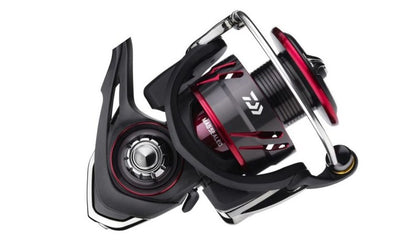 Макара DAIWA 17 BALLISTIC LT с иновативен дизайн и MAG SEALED технология за леки и мощни риболовни изживявания.