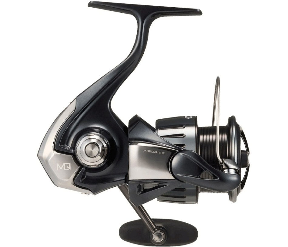 Макара DAIWA 25 BALLISTIC HD LТ в черен цвят, идеална за риболов на сладководни риби.