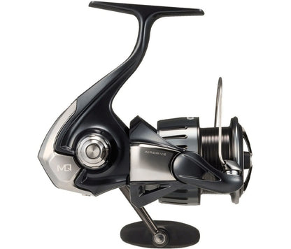 Макара DAIWA 25 BALLISTIC HD LТ в черен цвят, идеална за риболов на сладководни риби.