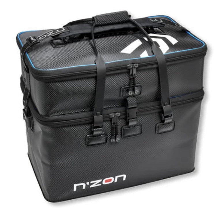 Чанта Daiwa NZON EVA DOUBLE BAIT BAG с двойно отделение за съхранение на стръв и захранка.