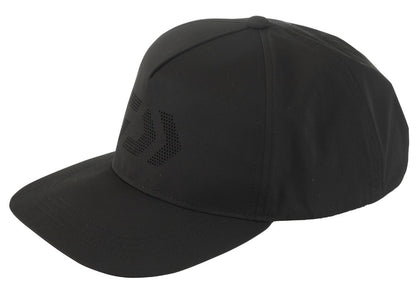Шапка с козирка DAIWA D-VEC CAP LAZER BLACK, стилна и удобна за риболов, черен цвят и 100% полиестер.