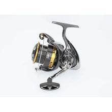 Макара за фидер DAIWA 25 AQUALITE FEEDER LT QD с черен и златен дизайн, идеална за риболов.