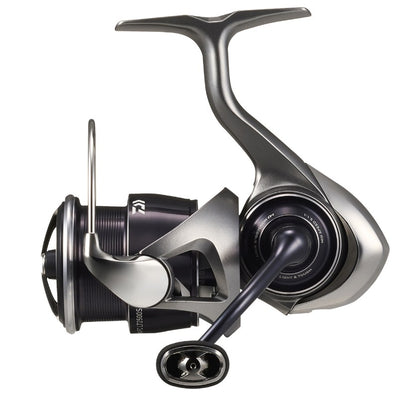 Макара DAIWA 25 CALDIA FC LT в елегантен дизайн, идеална за риболов и такъми.