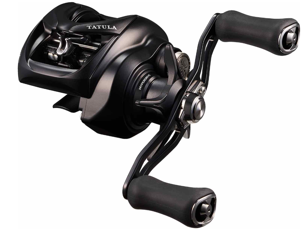 Бейткастинг макара DAIWA 25 TATULA TW 200L/HL/XHL с черен дизайн и удобни дръжки за риболов.