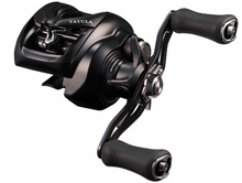 Бейткастинг макара DAIWA 25 TATULA TW 200L/HL/XHL с черен дизайн и удобни дръжки за риболов.