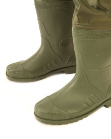 Гумени ботуши до кръста DAIWA LIGHTWEIGHT HIP WADER в зелен цвят, идеални за риболов и водни спортове.