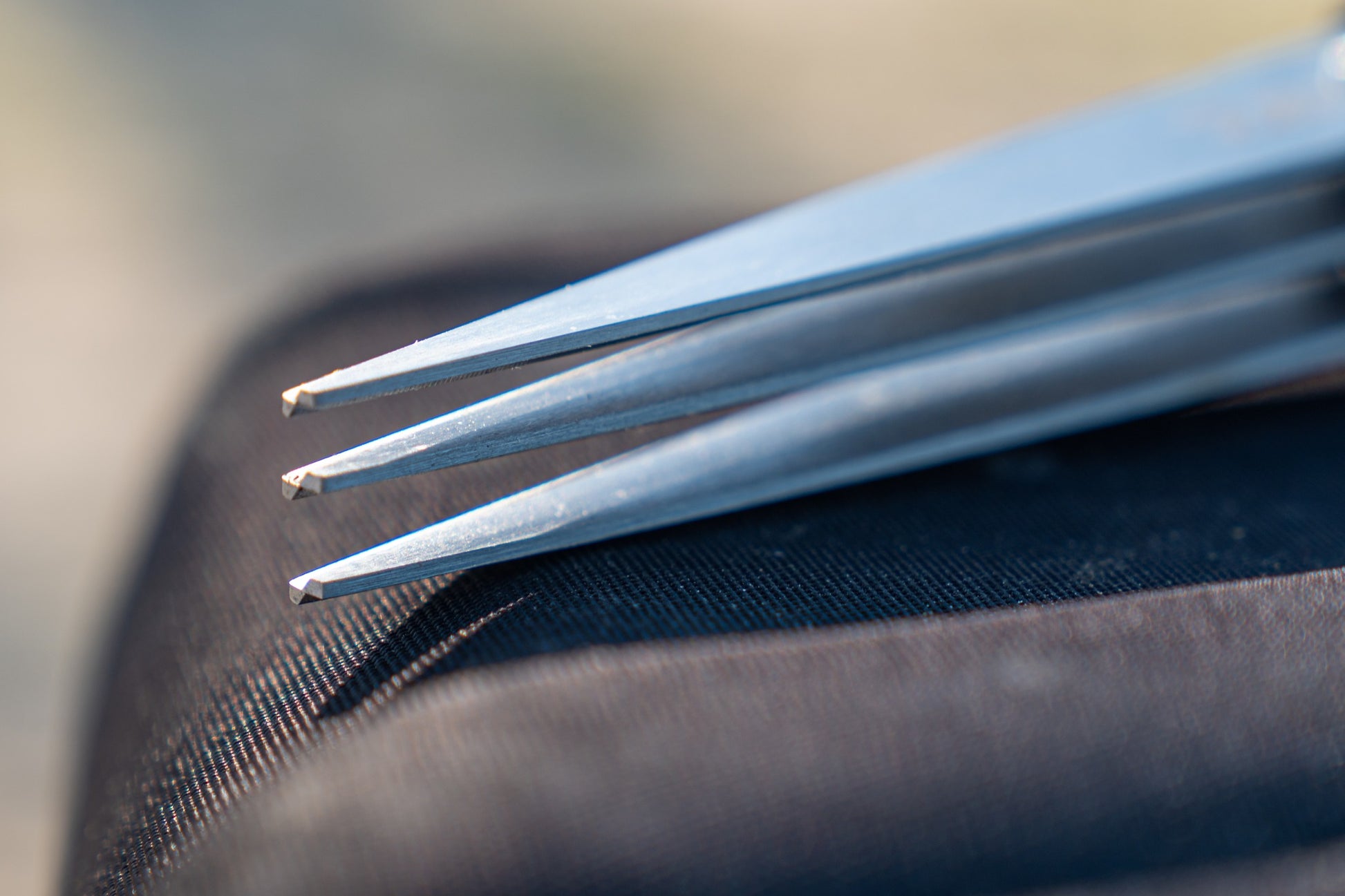 Тройна ножица за стръв DAIWA N'ZON TRIPLE BLADE WORM SCISSORS с три остриета от неръждаема стомана.