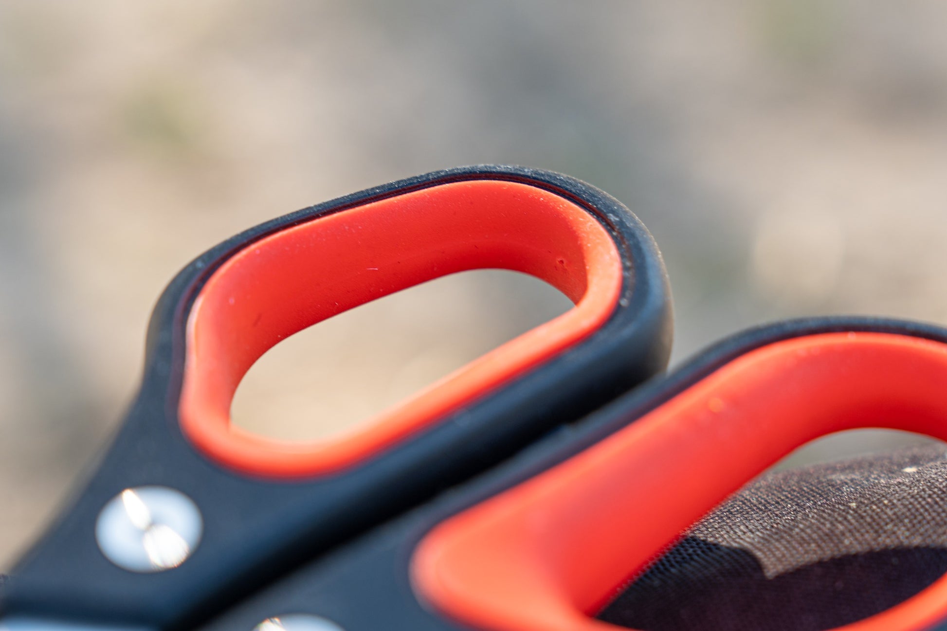 Тройна ножица за стръв DAIWA N'ZON TRIPLE BLADE WORM SCISSORS с удобна дръжка за лесно рязане на червеи.