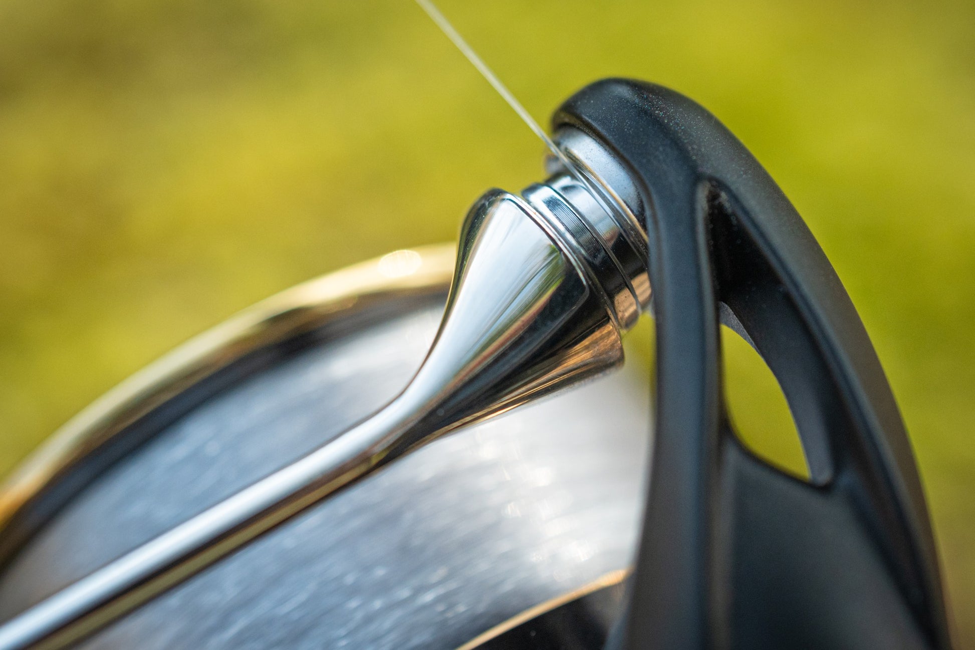 Топ модел макара за мач риболов DAIWA 25 TOURNAMENT MATCH JAPAN LTD LT, детайл на макарата и навиване на влакно.