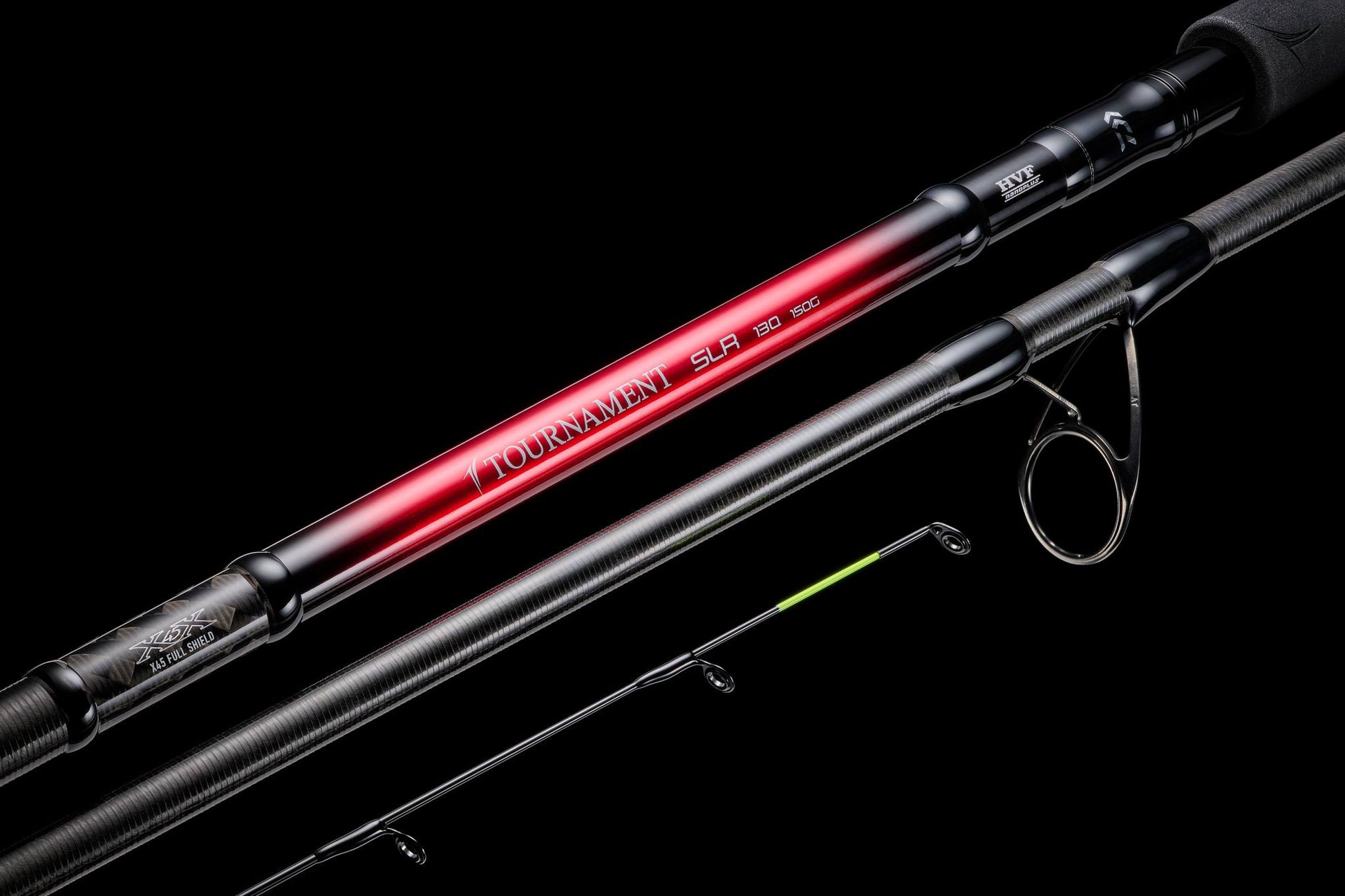 Фидер въдици DAIWA TOURNAMENT SLR - New model 2025; детайл на въдица с червена и черна дръжка.