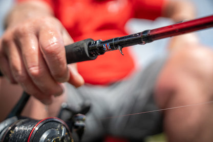 Фидер въдици DAIWA TOURNAMENT SLR - New model 2025, рибар с въдица и риболовни аксесоари на вода.