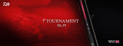 Фидер въдици DAIWA TOURNAMENT SLR - New model 2025 на риболовно място с рибар и оборудване