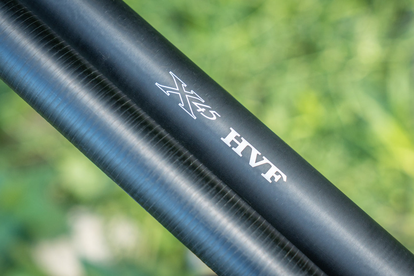 Дръжка за кеп DAIWA 25 AIR LANDING NET HANDLE 4.50m - детайл на риболовен уред DAIWA.