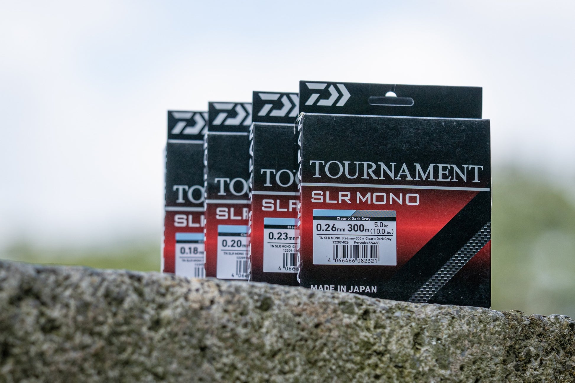 Монофилно влакно Daiwa TOURNAMENT SLR MONOFIL - 300m, опаковки с различни диаметри на влакното.