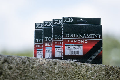 Монофилно влакно Daiwa TOURNAMENT SLR MONOFIL - 300m, опаковки с различни диаметри на влакното.