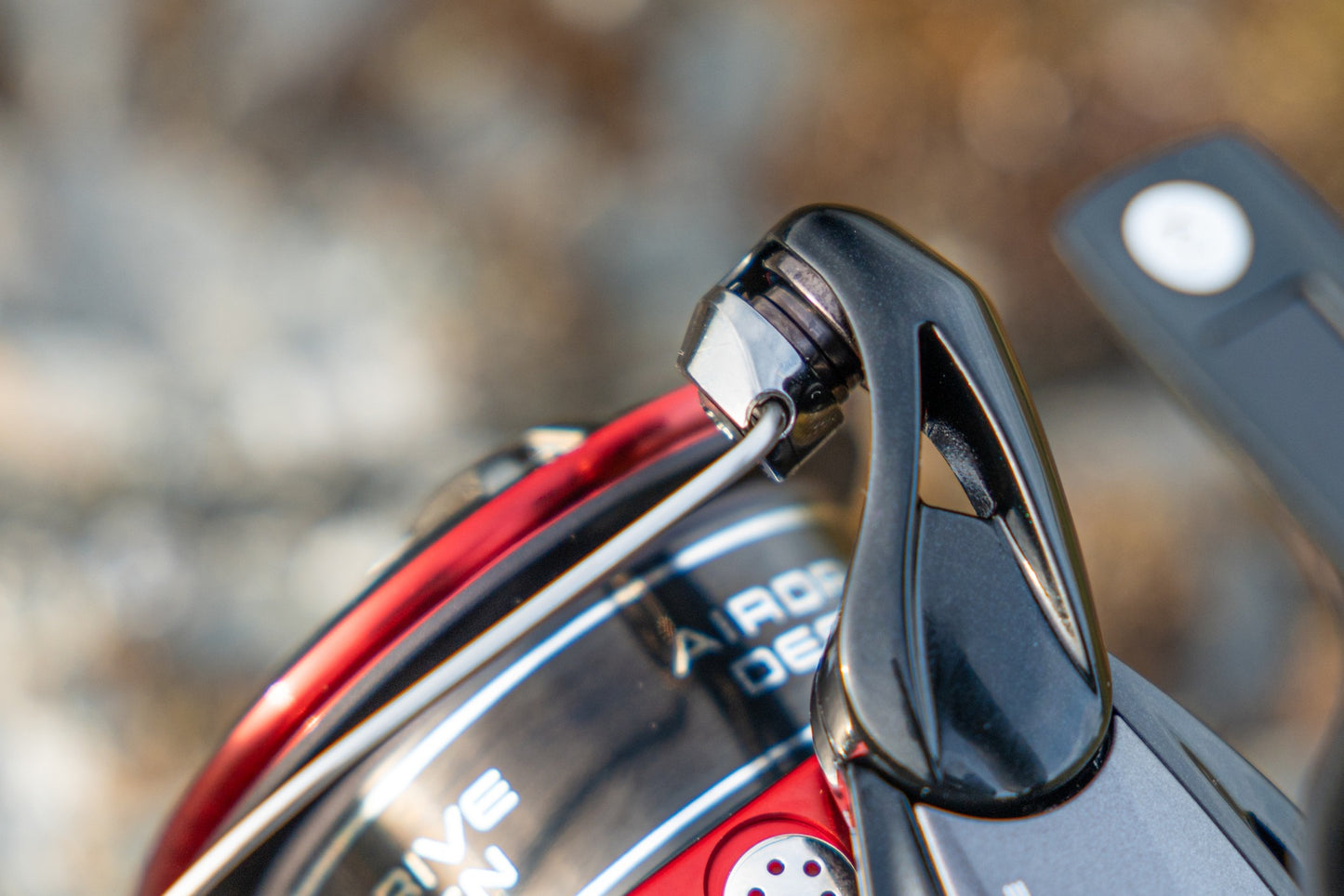 Макара за фидер и мач риболов DAIWA 25 TDM - детайл на макара с технически характеристики и дизайн.