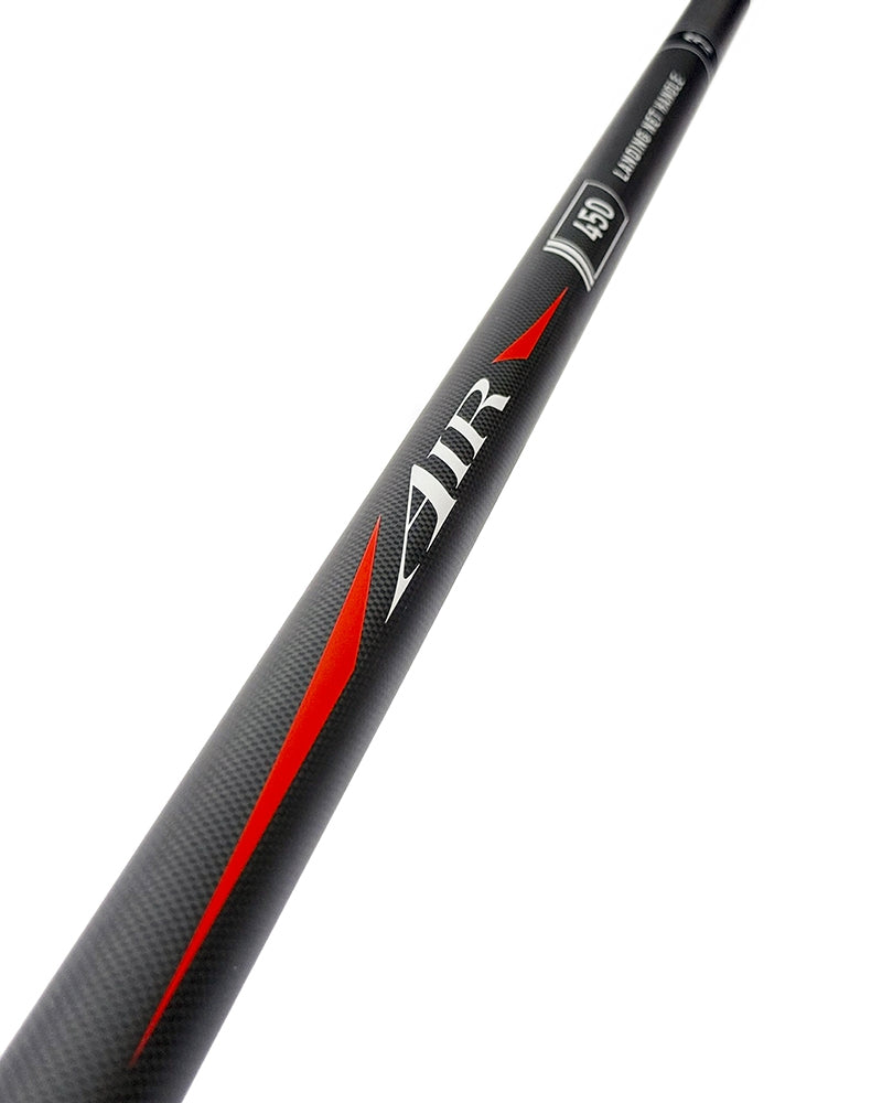 Дръжка за кеп DAIWA 25 AIR LANDING NET HANDLE 4.50m - висококачествена риболовна пръчка с елегантен дизайн.