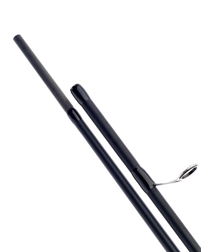 Спининг въдици за морски риболов DAIWA CROSSFIRE BASS - 2.44/2.74m - детайл на въдица с черен дизайн.