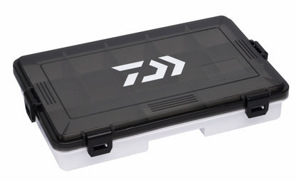 Кутия за риболовни принадлежности DAIWA D-BOX MR TACKLE SYSTEM с плътно затварящ се капак.