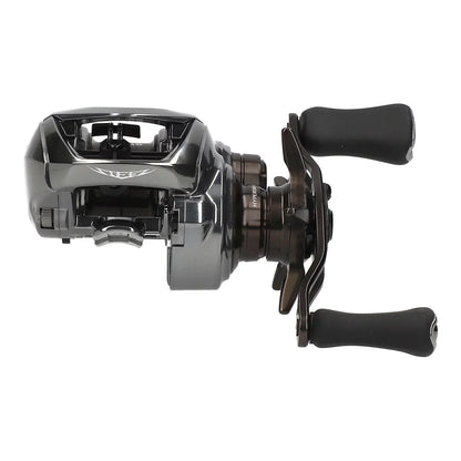Бейткастинг макара DAIWA 25 STEEZ LIMITED CT SV TW 70 XHL с компактен алуминиев корпус и удобни ръкохватки.