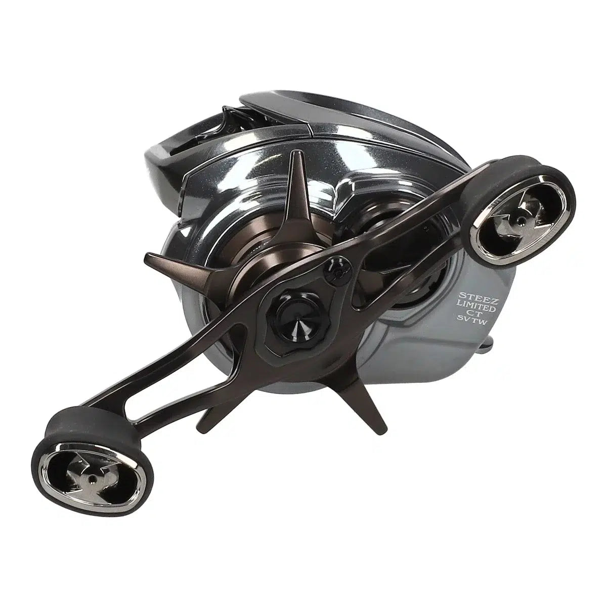 Бейткастинг макара DAIWA 25 STEEZ LIMITED CT SV TW 70 XHL с компактен дизайн и алуминиево тяло.