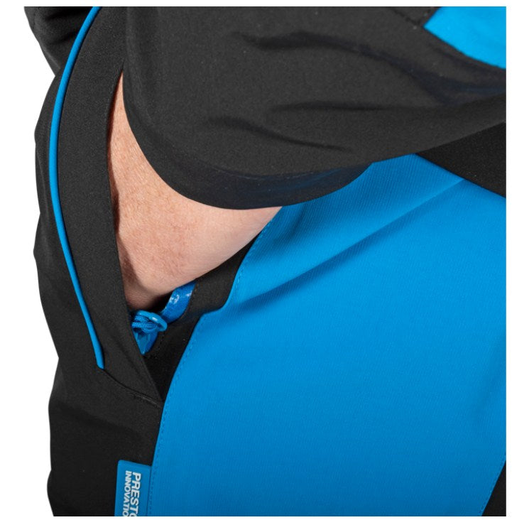 Водоустойчив панталон PRESTON DF ULTRA TROUSERS с удобна система за регулиране и стилен дизайн.