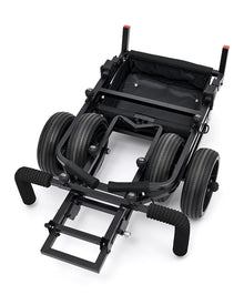 Количка за багаж Daiwa DAIWA FOLD N GO MATCH BARROW с четири колела и удобни дръжки.