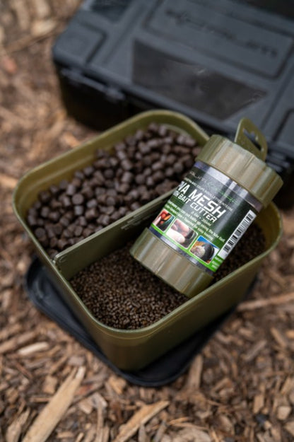Кутия KORUM DIVIDED BAIT TUB с разделение за стръв и захранка, комплектована с плътно капак.