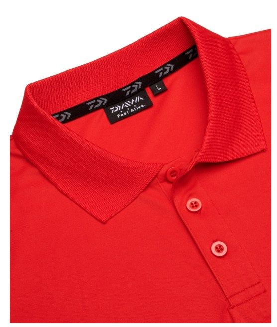 Тениска DAIWA D-VEC POLO SHIRT RED - Червена с къс ръкав и яка, идеална за риболов и ежедневно носене.
