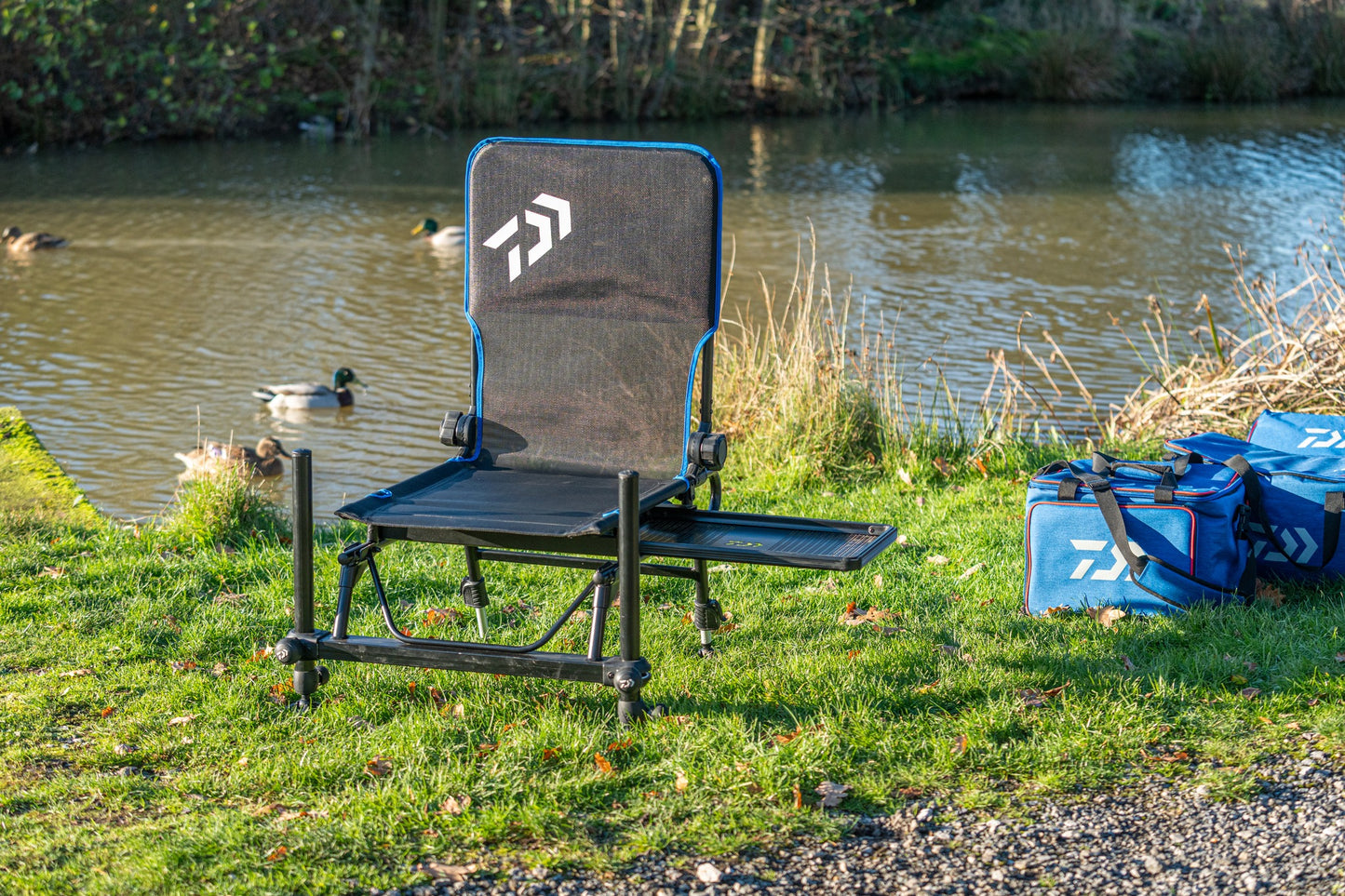 SLIDE TRAY FEEDER CHAIR12