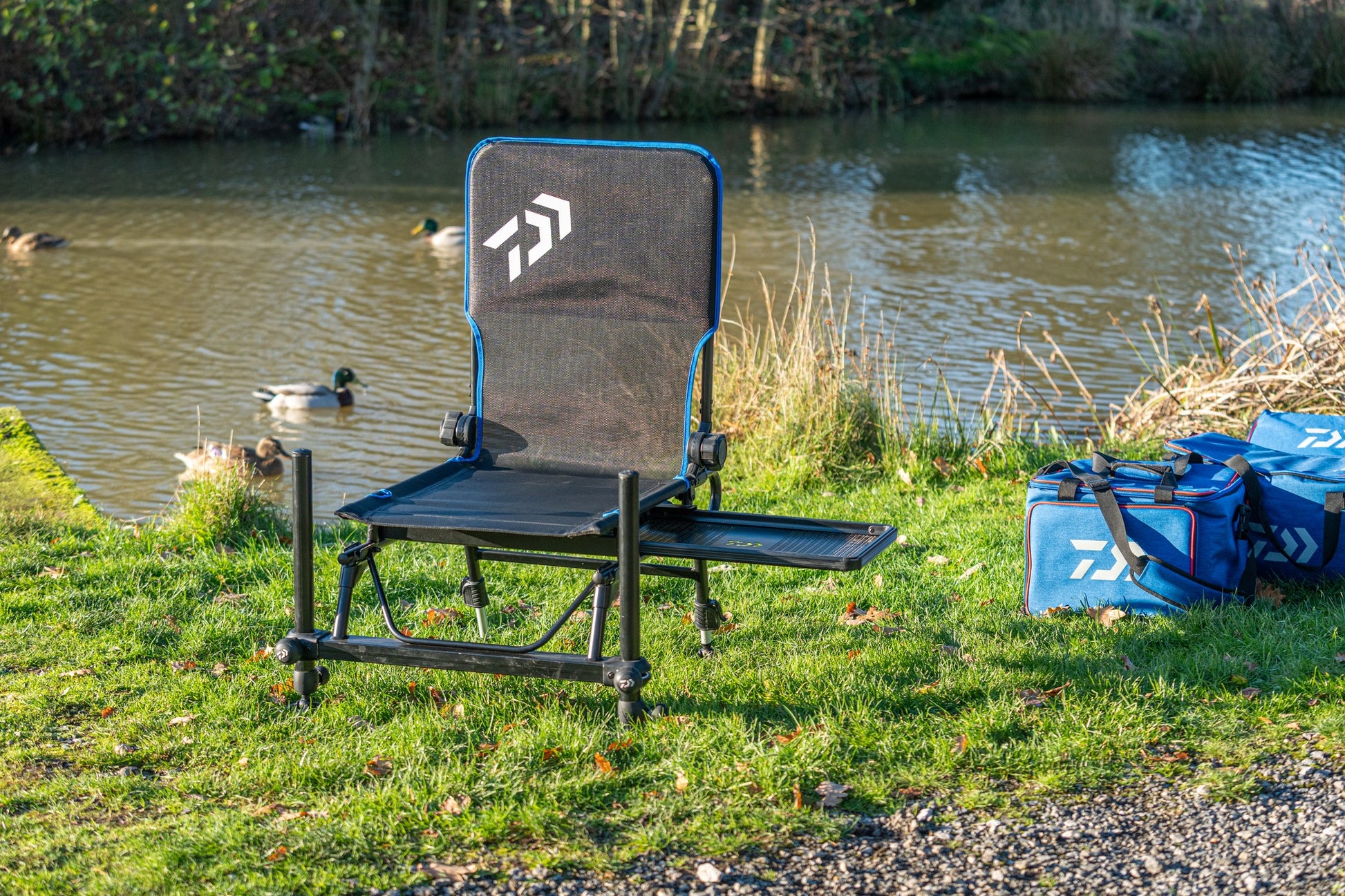 SLIDE TRAY FEEDER CHAIR12