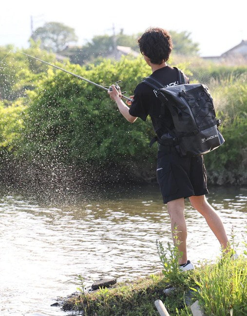 Водоустойчива чанта за спининг риболов JACKALL WATERPROOF BACKPACK L (30L - 35L) - Черна