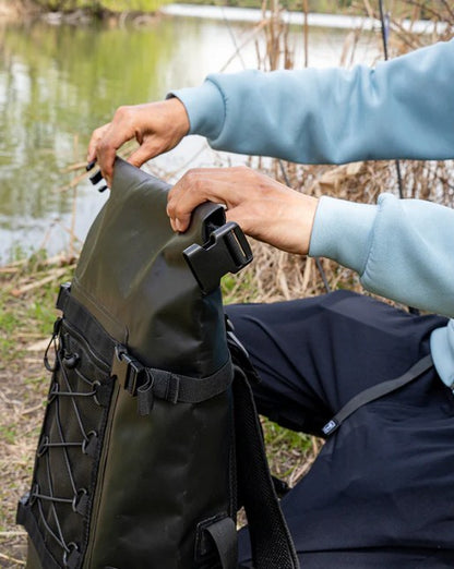Водоустойчива чанта за спининг риболов JACKALL WATERPROOF BACKPACK L (30L - 35L) - Черна