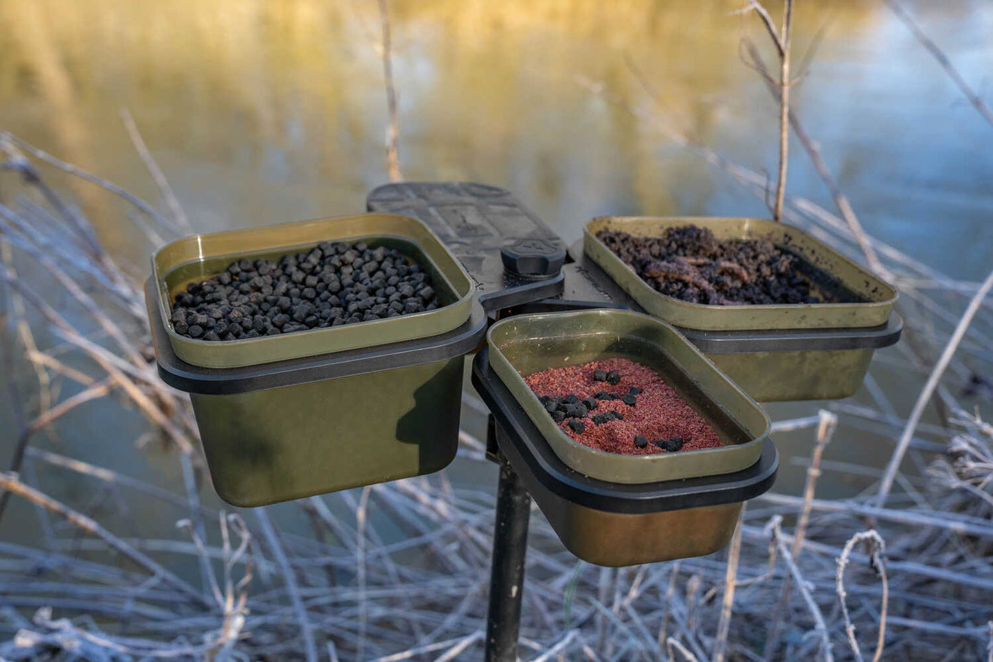 Set boxes with stand KORUM Compact Bait Waiter Set