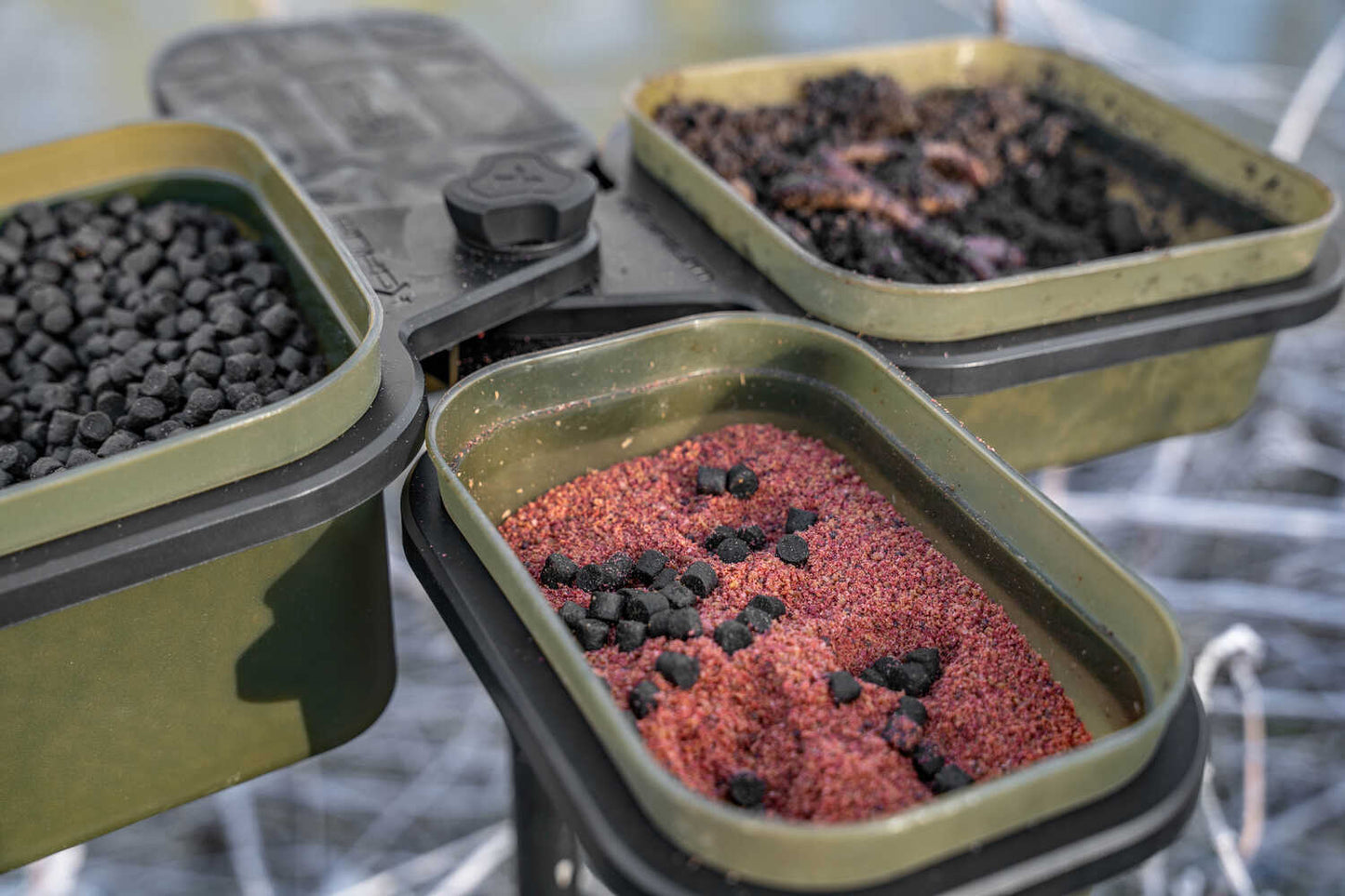 Set boxes with stand KORUM Compact Bait Waiter Set