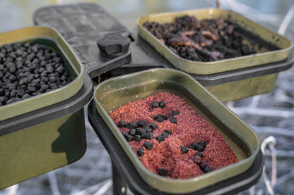 Set boxes with stand KORUM Compact Bait Waiter Set