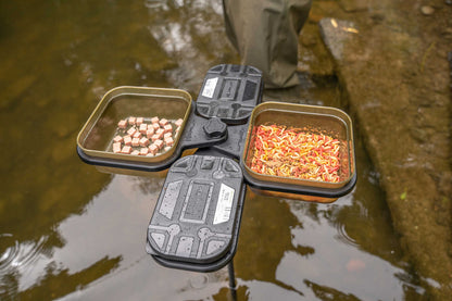 Set boxes with stand KORUM Compact Bait Waiter Set