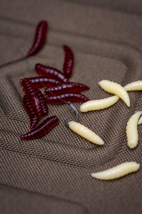 Изкуствени плуващи бели червеи Korum FLOATING GRUBS - IMITATION MAGGOTS, реалистични примамки за риболов.