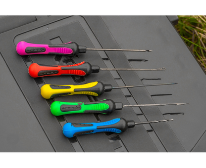 Комплект кутия с игли и ножица KORUM BAITING TOOL & SCISSOR SET