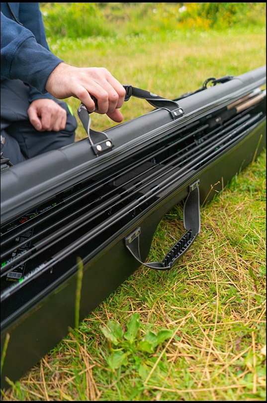 Твърд калъф за въдици MAVER MV-R HARD ROD PROTECTOR CASE - 191x20x26cm с удобна дръжка.