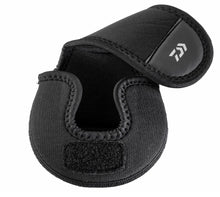 Νεοπρενική θήκη για baitcast μηχανισμό Daiwa NEOPRENE BAITCAST REEL COVER