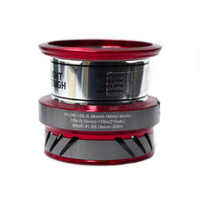 Резервна шпула за DAIWA NINJA FEEDER LT 6000 SS с червен дизайн и спецификации за влакна.