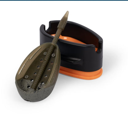 Форма PRESTON ICS BANJO XR MOULD - XL с хранилка, идеална за риболов и прецизно изхранване на риба.