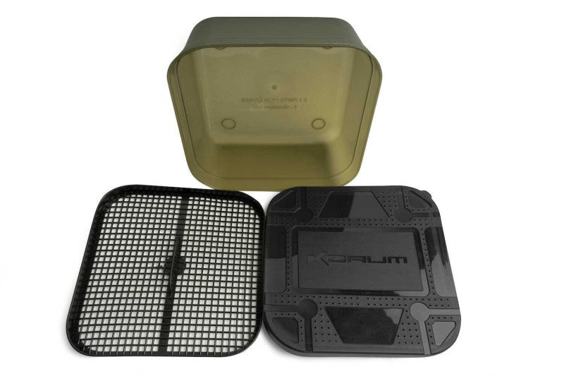 Cutie pentru momeală cu sita KORUM MAGGOT TUB AND RIDDLE - 2PT/1.2L