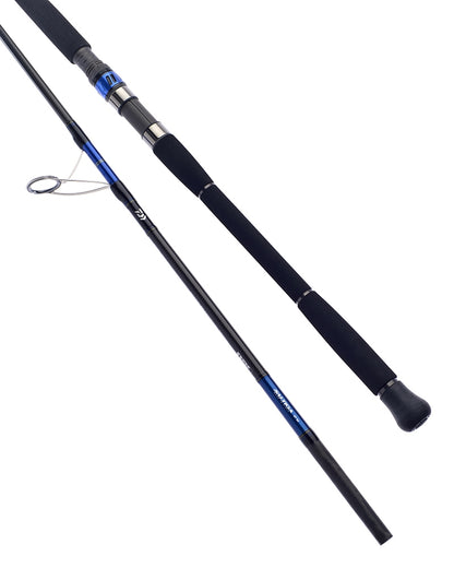 Въдица за морски риболов DAIWA SALTIGA GT 86 - 2.60m/100-180gr, риболовен такъм, черен и син дизайн.