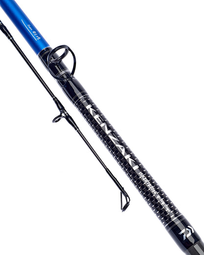 Въдица за риболов от лодка DAIWA SUPER KENZAKI BOAT TRAVEL с компактна и издръжлива конструкция.