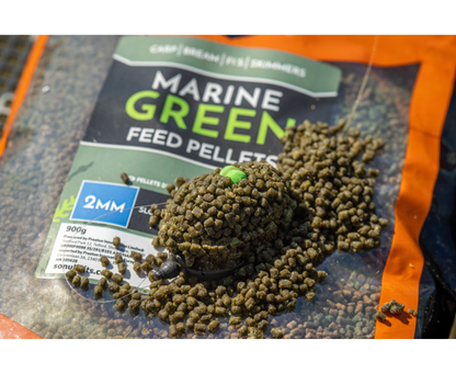 Пелети SONUBAITS Marine Green Feed Pellets 900g - 2mm в пакет с рибарски такъми за успешен риболов.