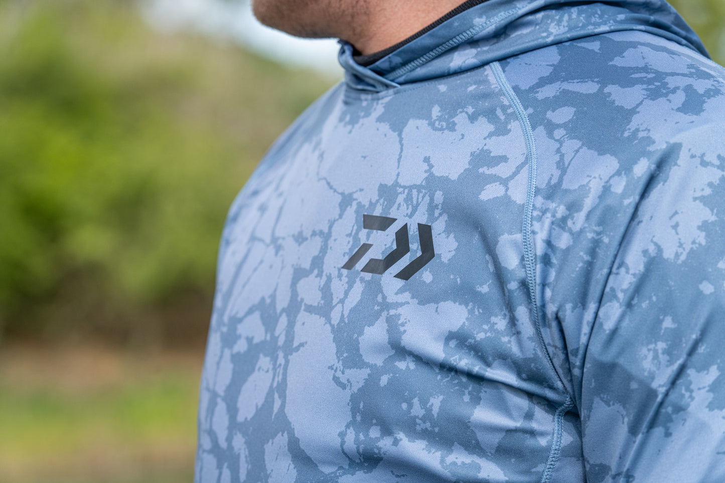 26 DAIWA D-VEC SUN HOODIE BLUE1
